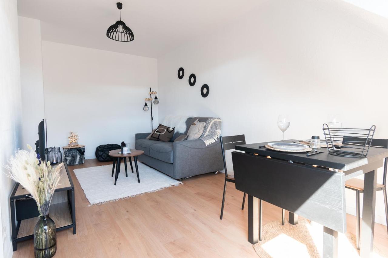Bienvenue Chez Vous Tres Calme Et En Plein Centre Mantes-la-Jolie Exterior foto